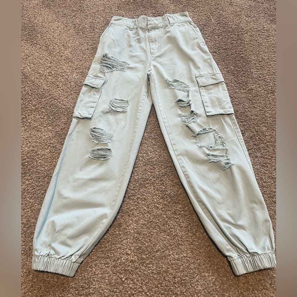 Forever 21 distressed crop pants